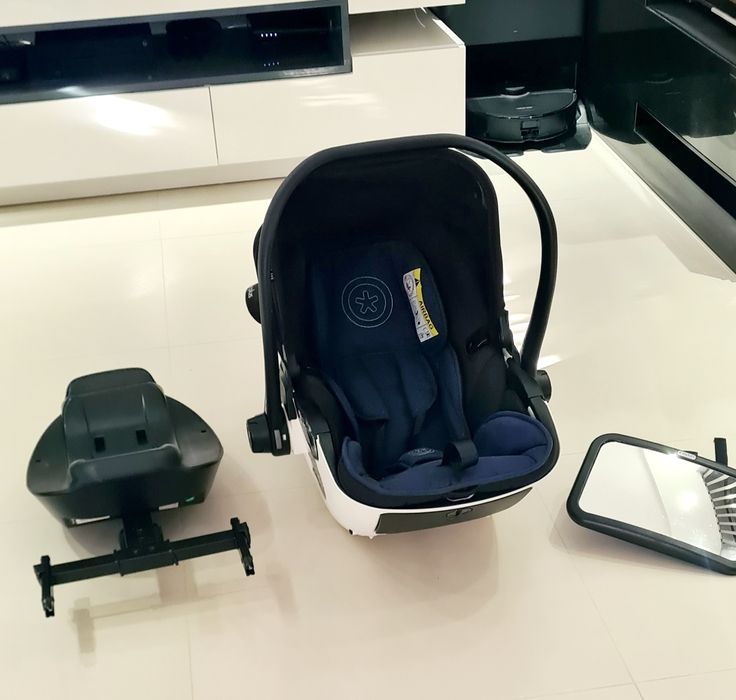 Fotelik samochodowy Kiddy z bazą Isofix + lusterko – stan idealny