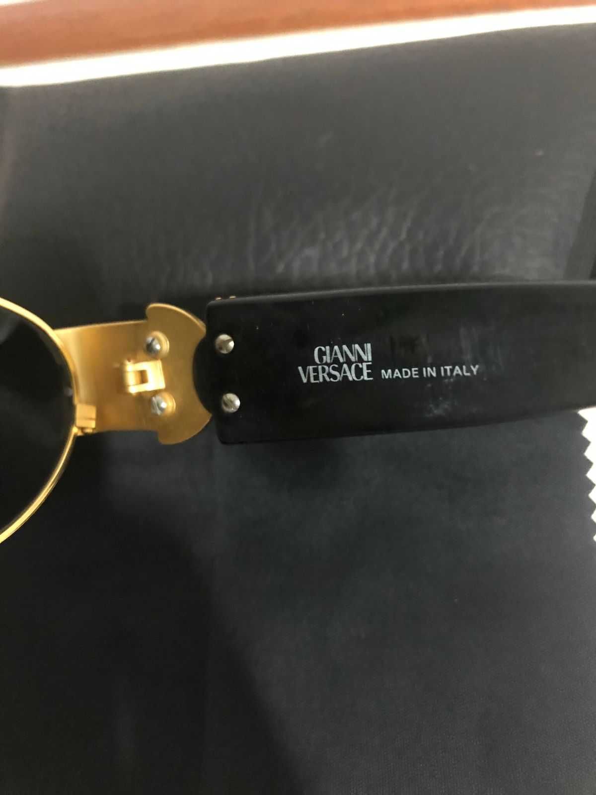 Óculos de Sol Original Versace modelo Vintagem S72 Preto com Ouro