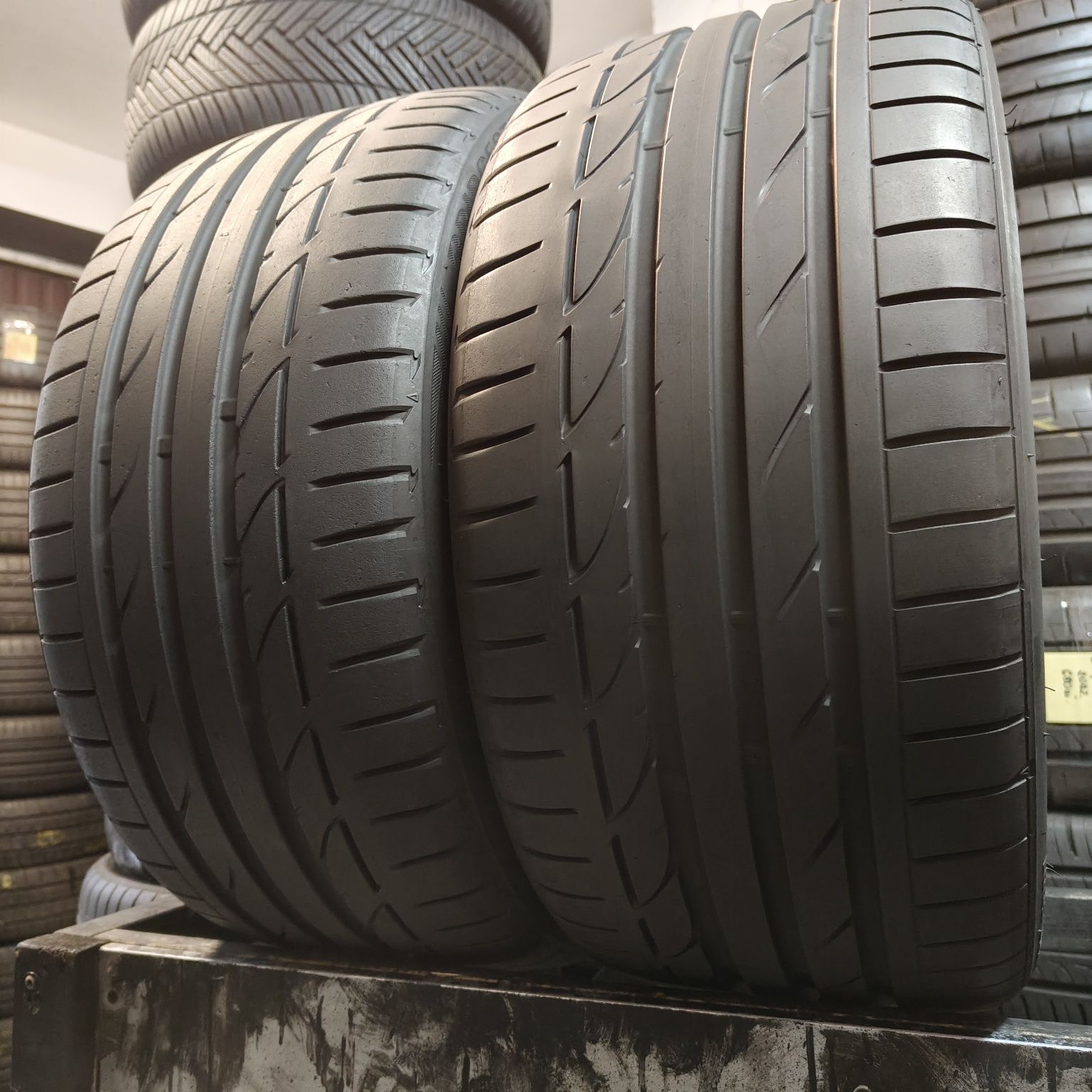 255/35/19 XL Sprzedam parę opon letnich Bridgestone