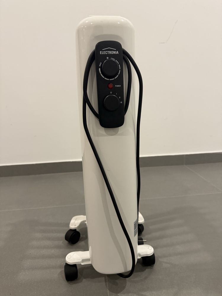 Aquecedor a óleo Electronia YCX02-7