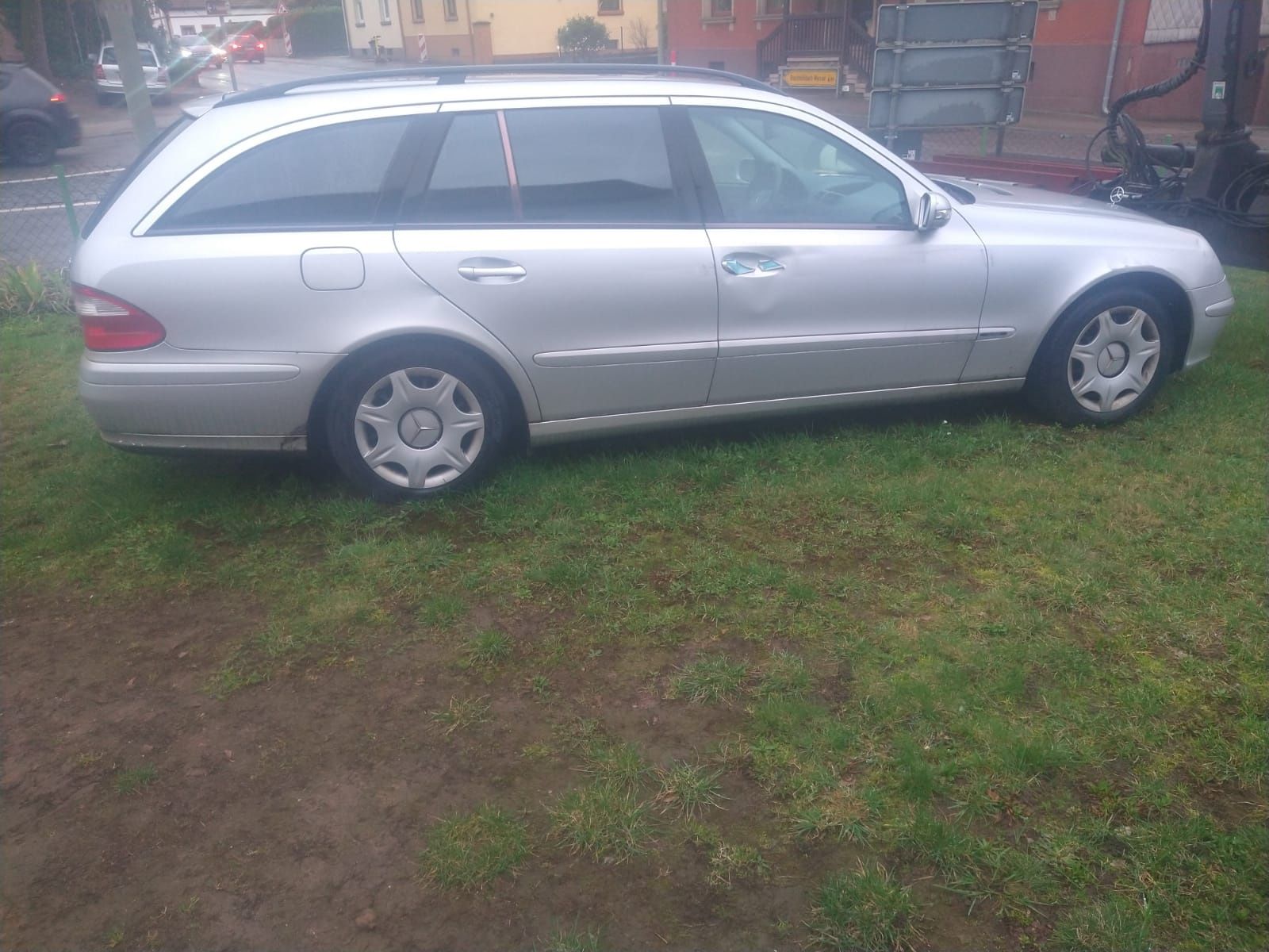 Mercedes  Benz W 211 w całości na części