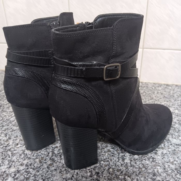 Botas pretas calçado Guimarães