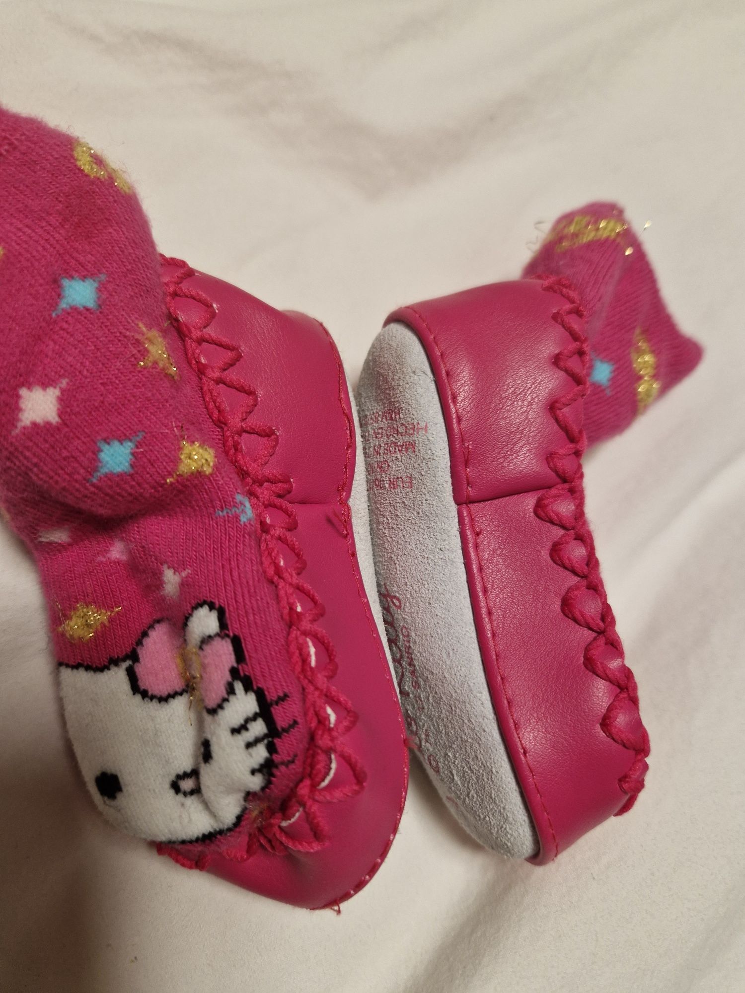 Kapcie niemowlęce 16/17 Hello Kitty nowe