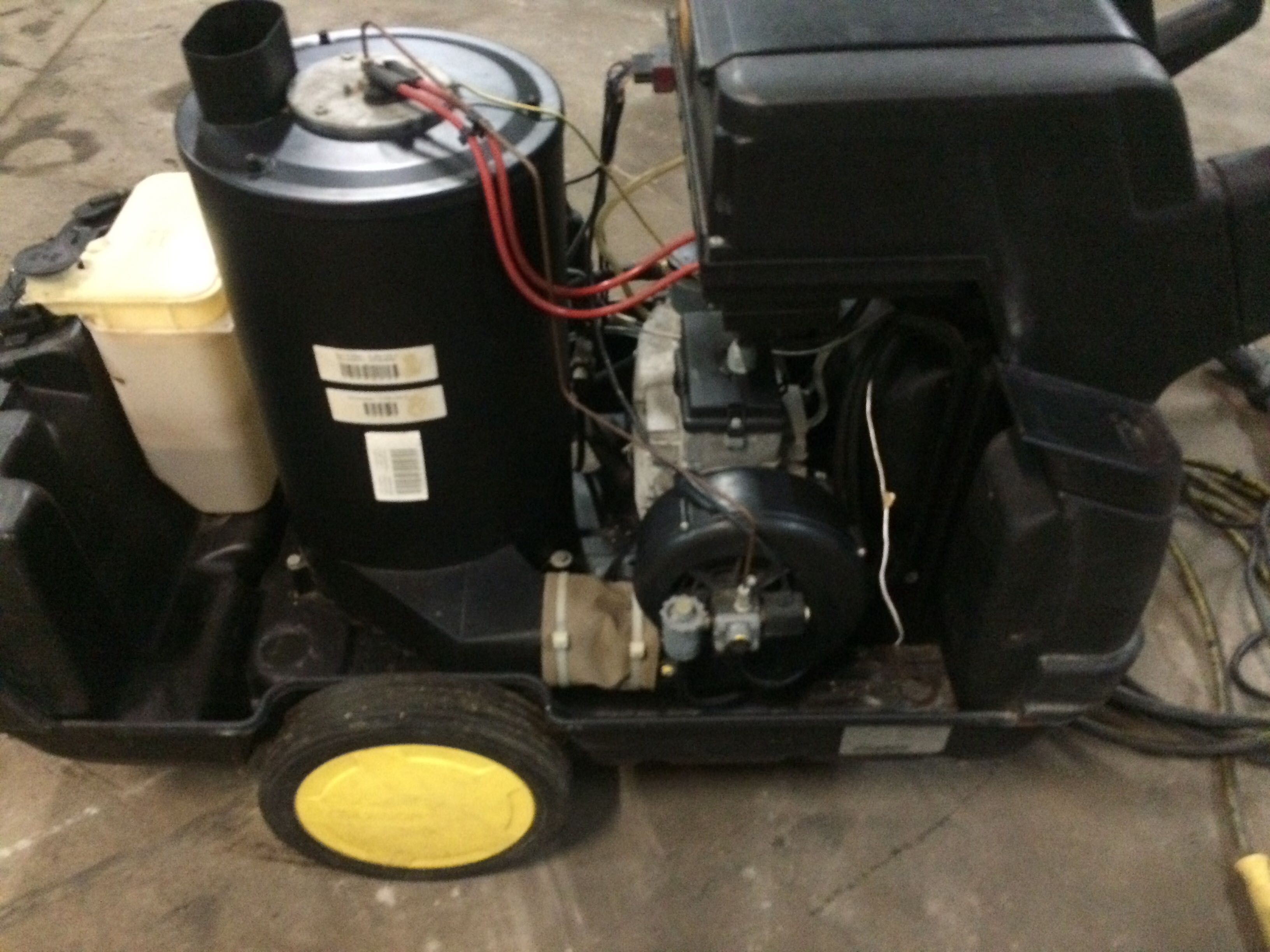 Myjka ciśnieniowa Karcher Hds 895  Ciepłowodna.