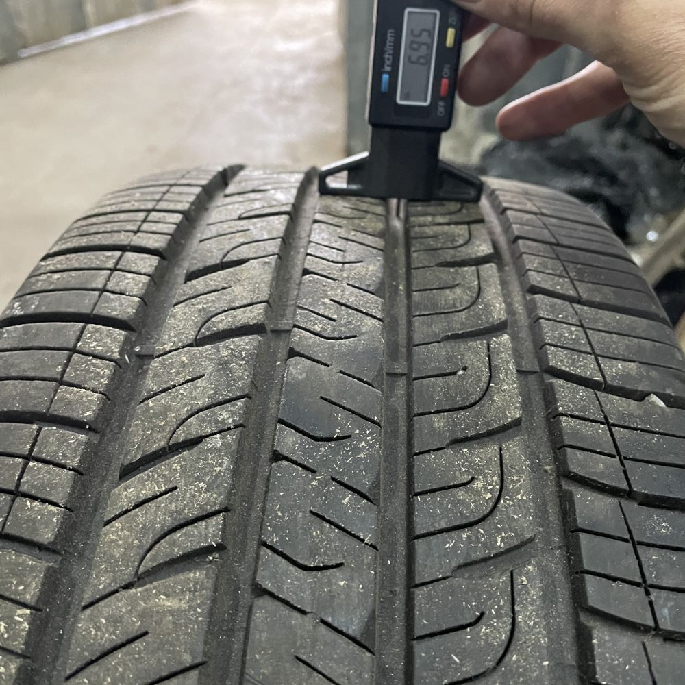 Шини Goodyear Assurance ComfortTred 235/45 R17 94H Б/У 7 мм