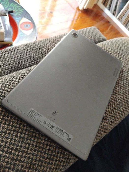 Tablet Lenovo TB-X306H com capa