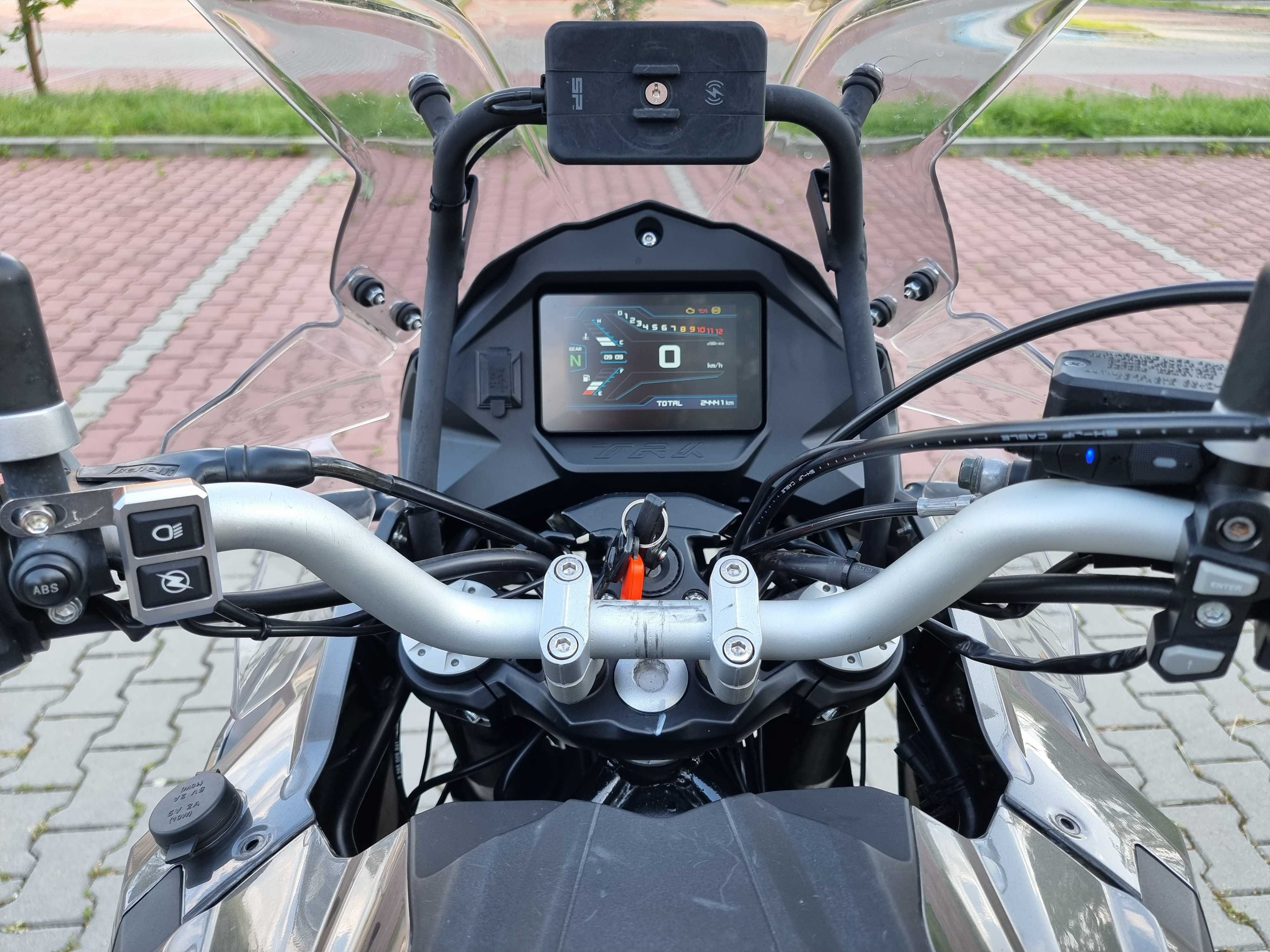 Benelli TRK 502X, wyświetlacz TFT, wideorejestrator przód-tył