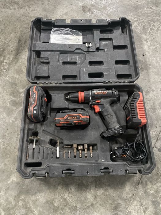 Шуруповерт Dnipro M