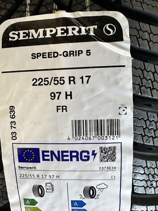 Opony zimowe 225/55R17 97H firmy Semperit