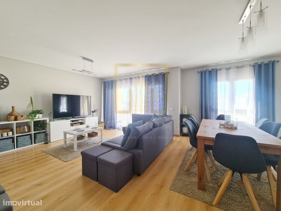 Apartamento T3 com Terraço e 3 WC, em Lagoa.