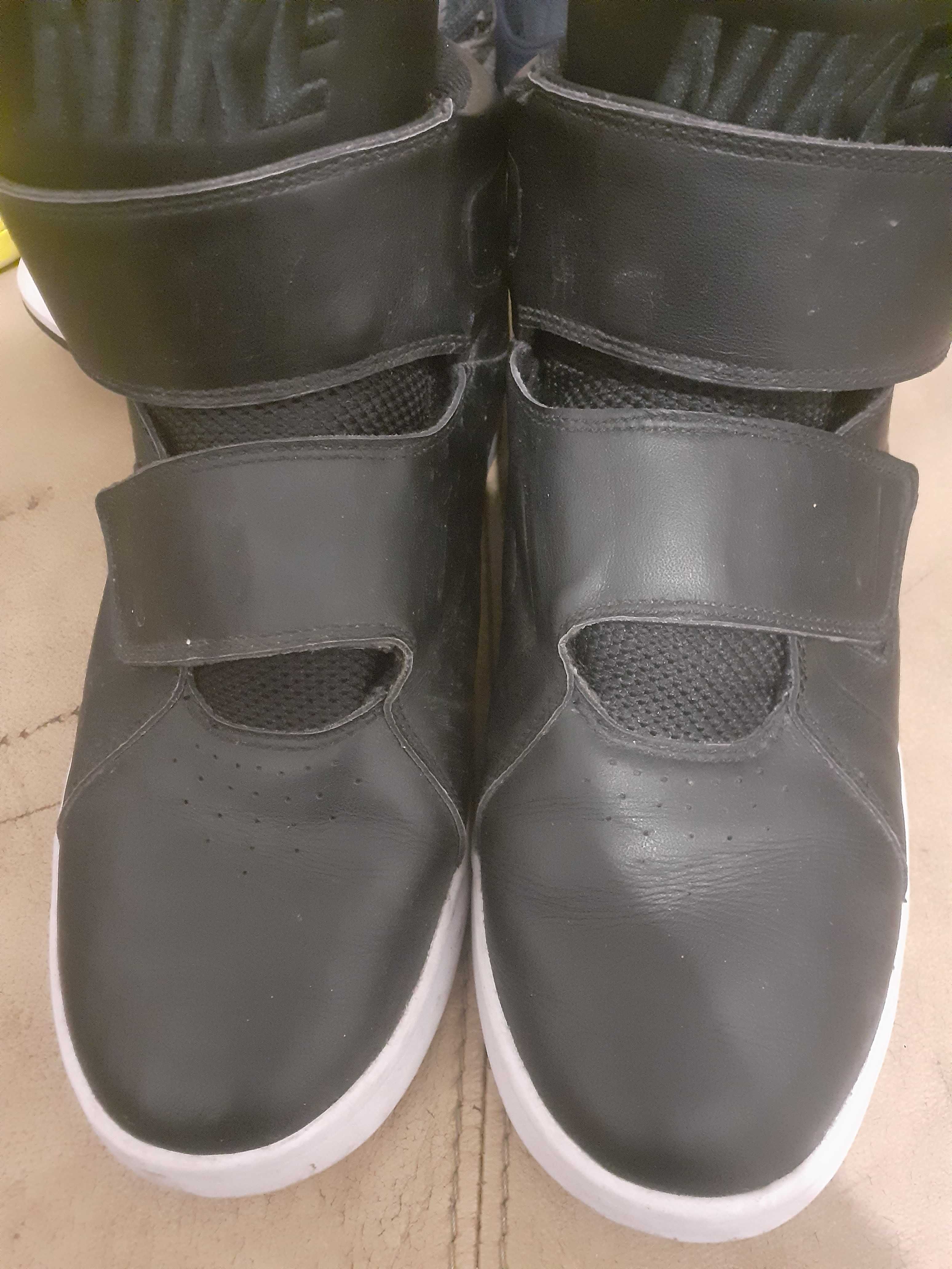 Ténis bota NIKE preto