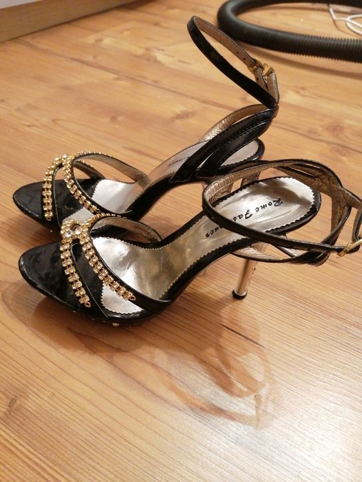 Szpilki na platformie 36