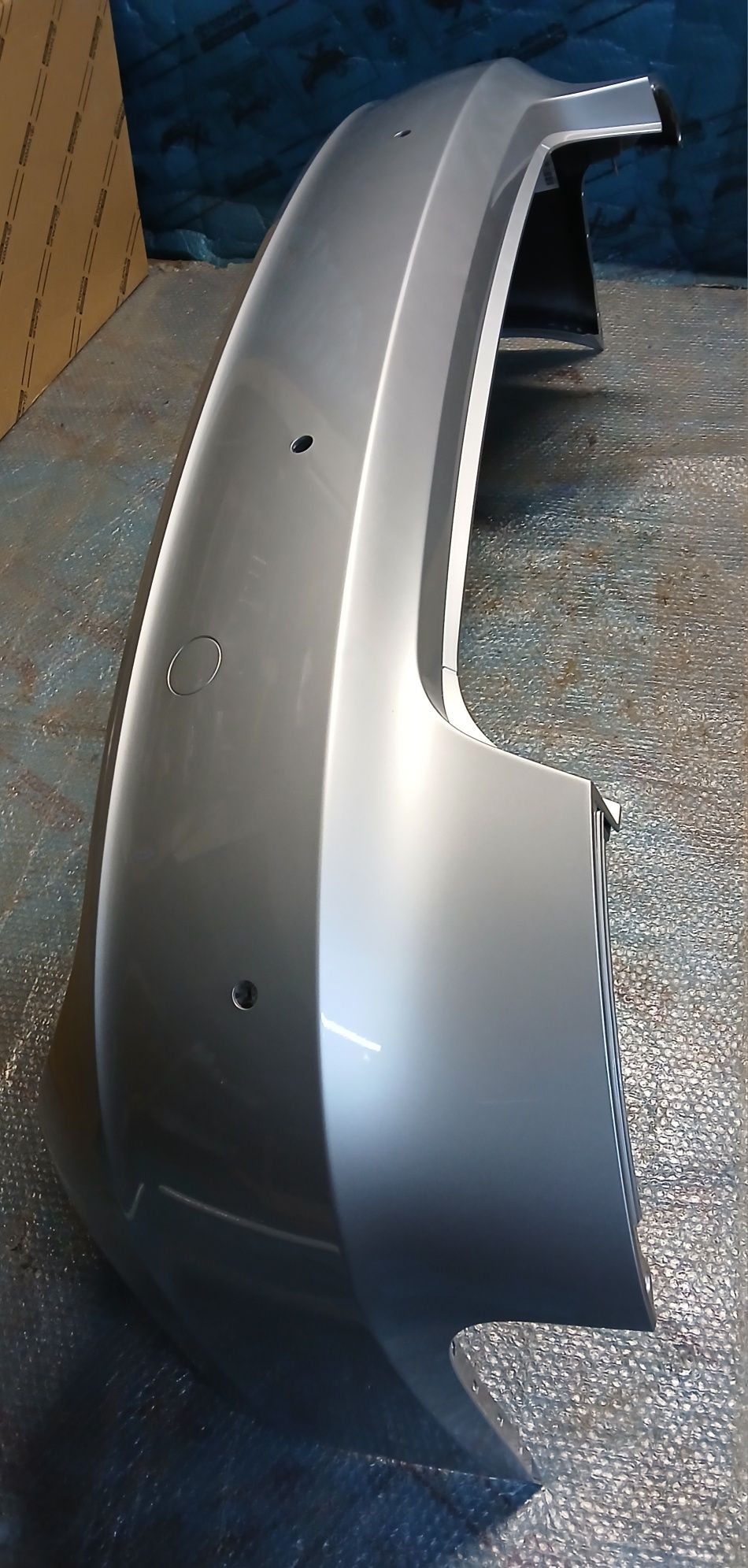 Audi A5 8T8 zderzak tył tylny  lift S-Line Nowy kolor srebrny