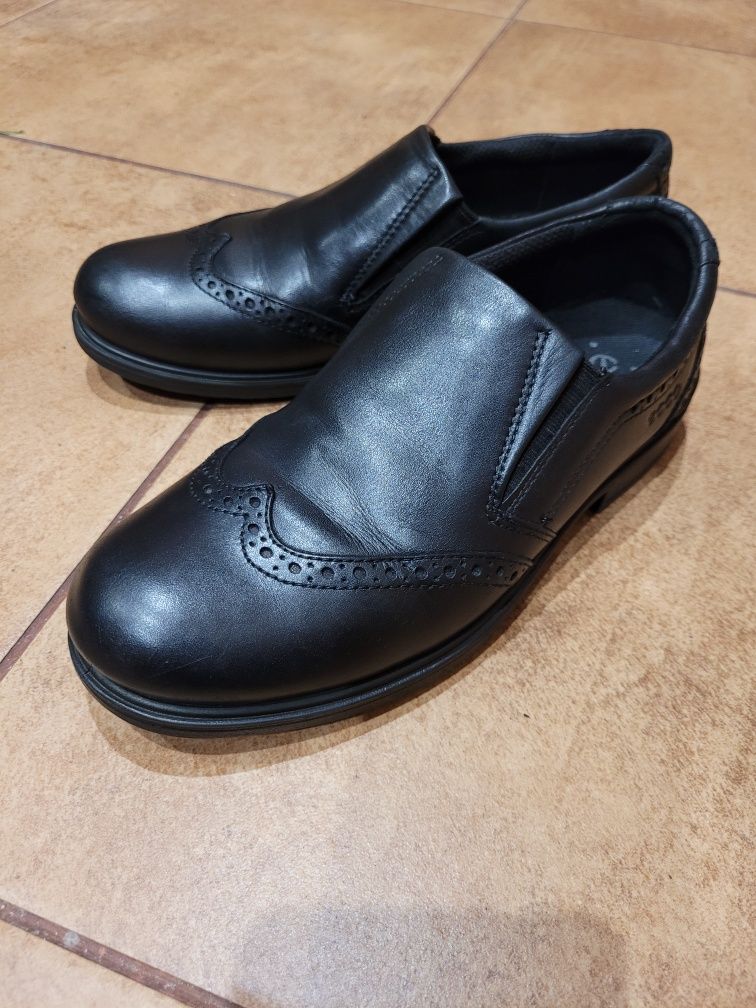 Продам детские туфли Ессо р33