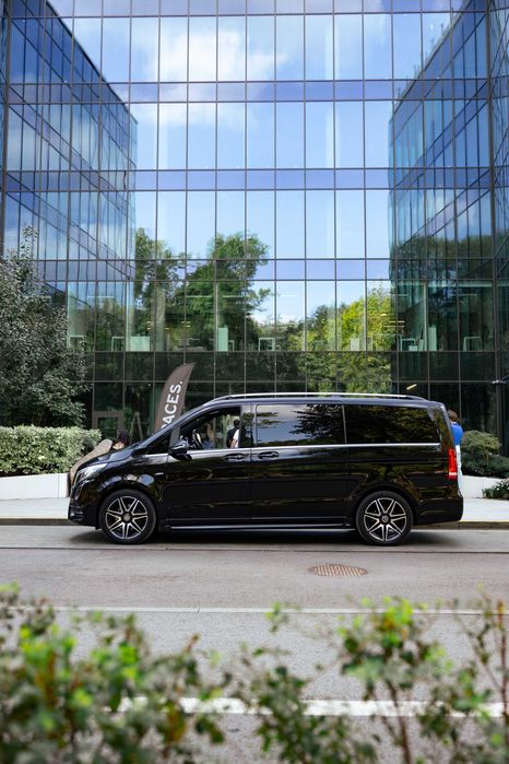 Комфортні поїздки на Mercedes. Індивідуальні трансфери та перевезення.