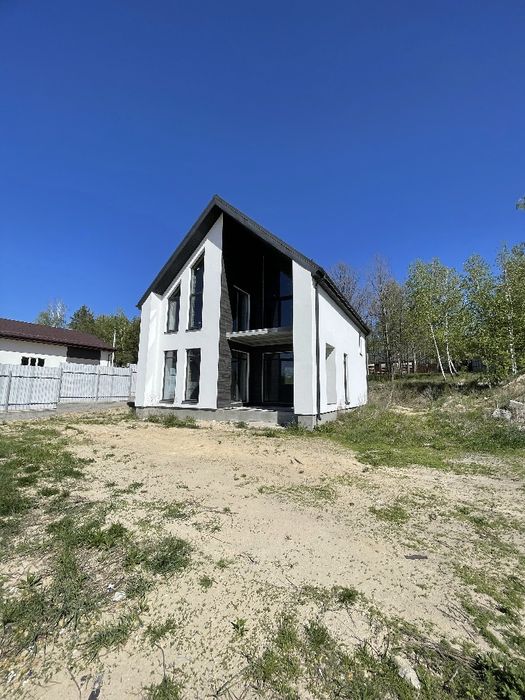 Продам будинок в котеджному містечку біля озера
