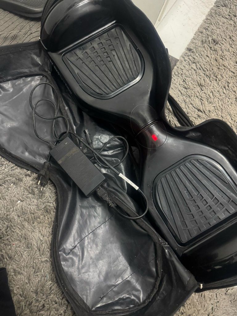Hoverboard preto com leds azuis