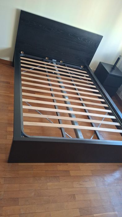 Vendo cama de casal com estrado completamente em bom estado.