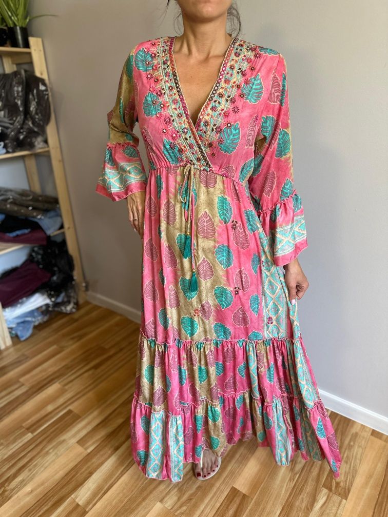 Sukienka w stylu boho, efektowna i orginalna.