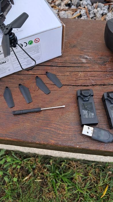 Drone com câmera 4K câmera + bataria + mala ( Novo)
Dr64550728823297122