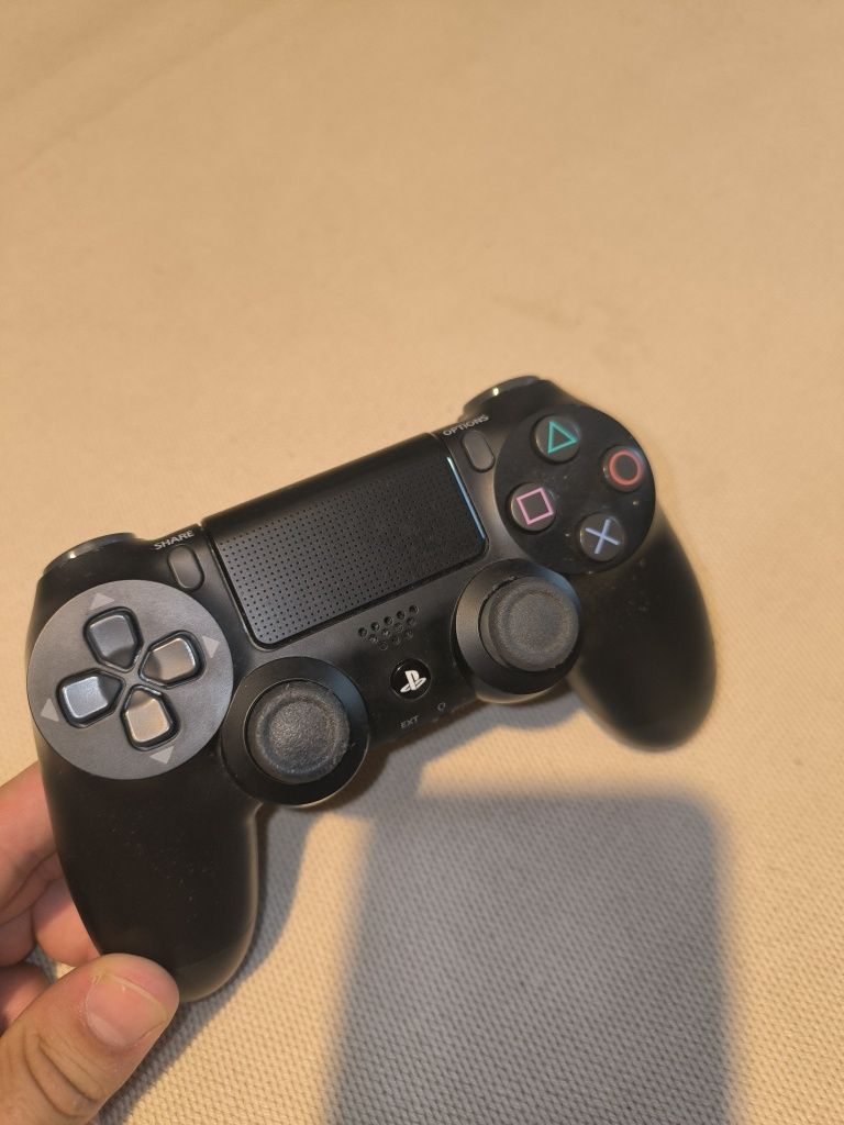 PLAYSTATION 4 SLIM 500GB + 2 Comandos + Cabos