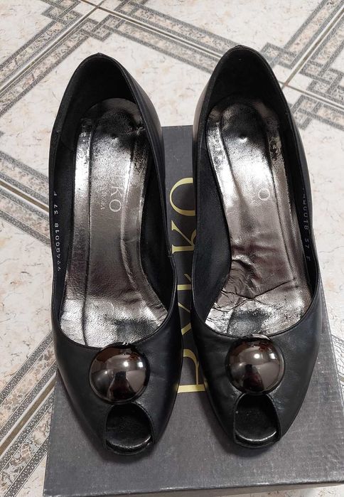 Buty, czółenka na koturnie rozm 37 skóra naturalna czarne Ryłko