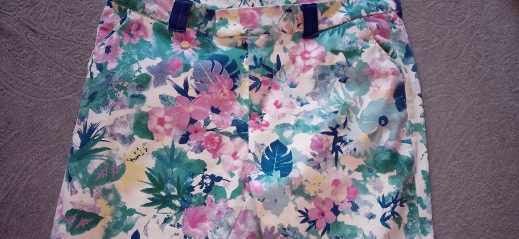 Materiałowe kolorowe spodnie w kwiaty 38 bawełniane