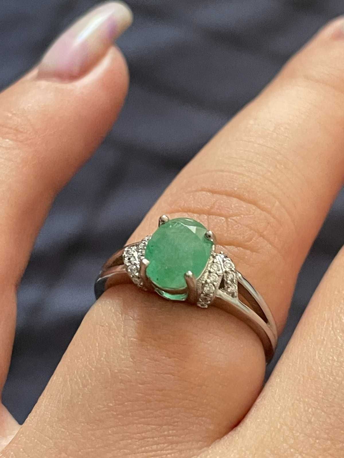 Кольцо с зеленым изумрудом, серебро 925 пробы, размер 16,75