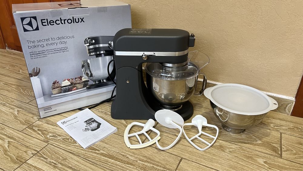 Кухонна машина міксер Electrolux EKM5540 електролюкс 5540