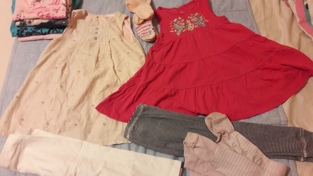 Zestaw paka  ubranek: bluzki, sukienki, leginsy rozmiar 86 cena za cał