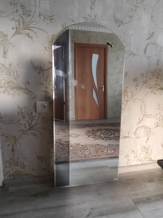 Дзеркало для вітальні
