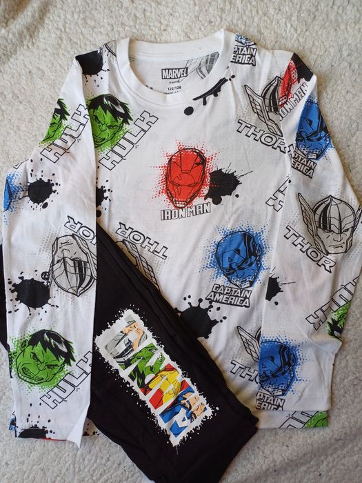 Piżama  122/128  nowa