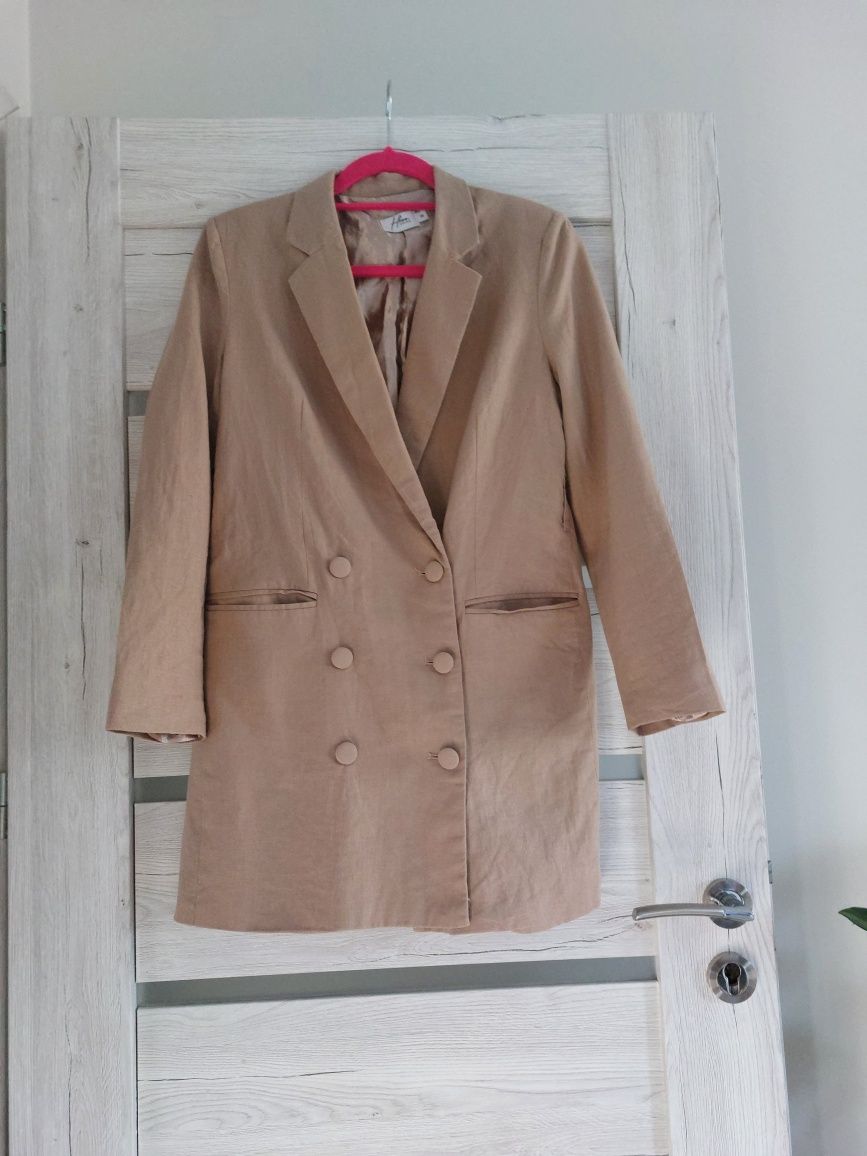 Lniany płaszczyk narzutka marynarka NA-KD S/36, beżowy blazer
