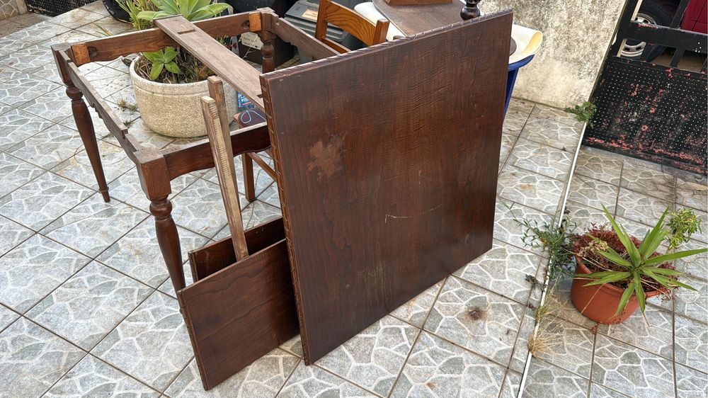 Mesa extensível 4 cadeiras 2 poltronas