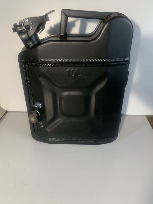 Канистра бар, 10 л. Вместимость бутылка Джек Дениалс 0,7,