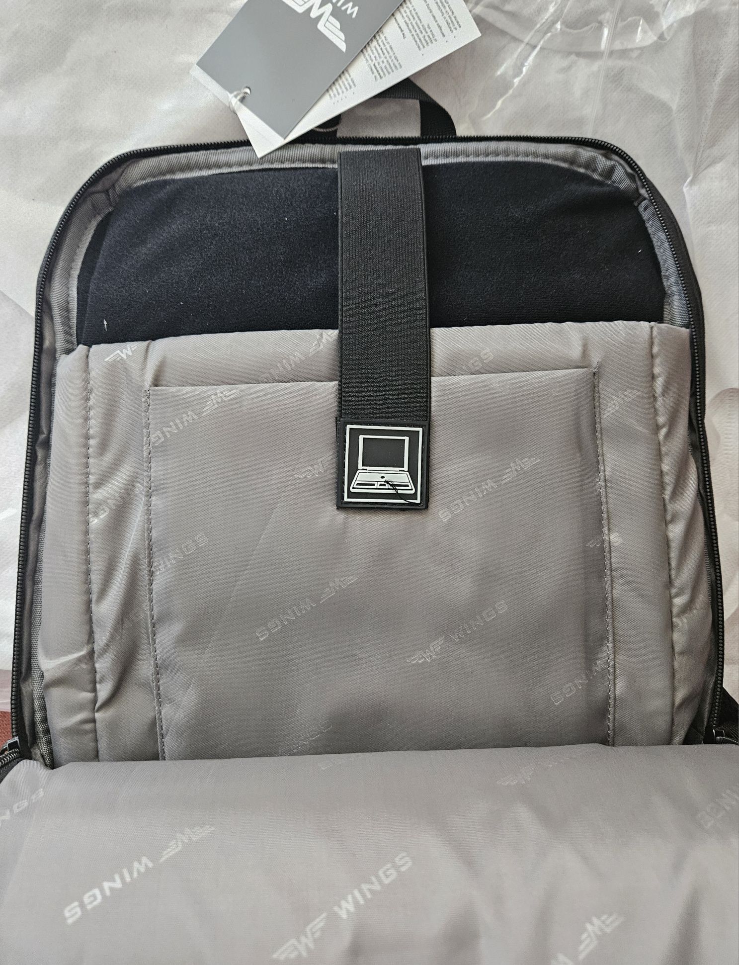 Plecak podróżny Wings Vireo, 20 l, czarny