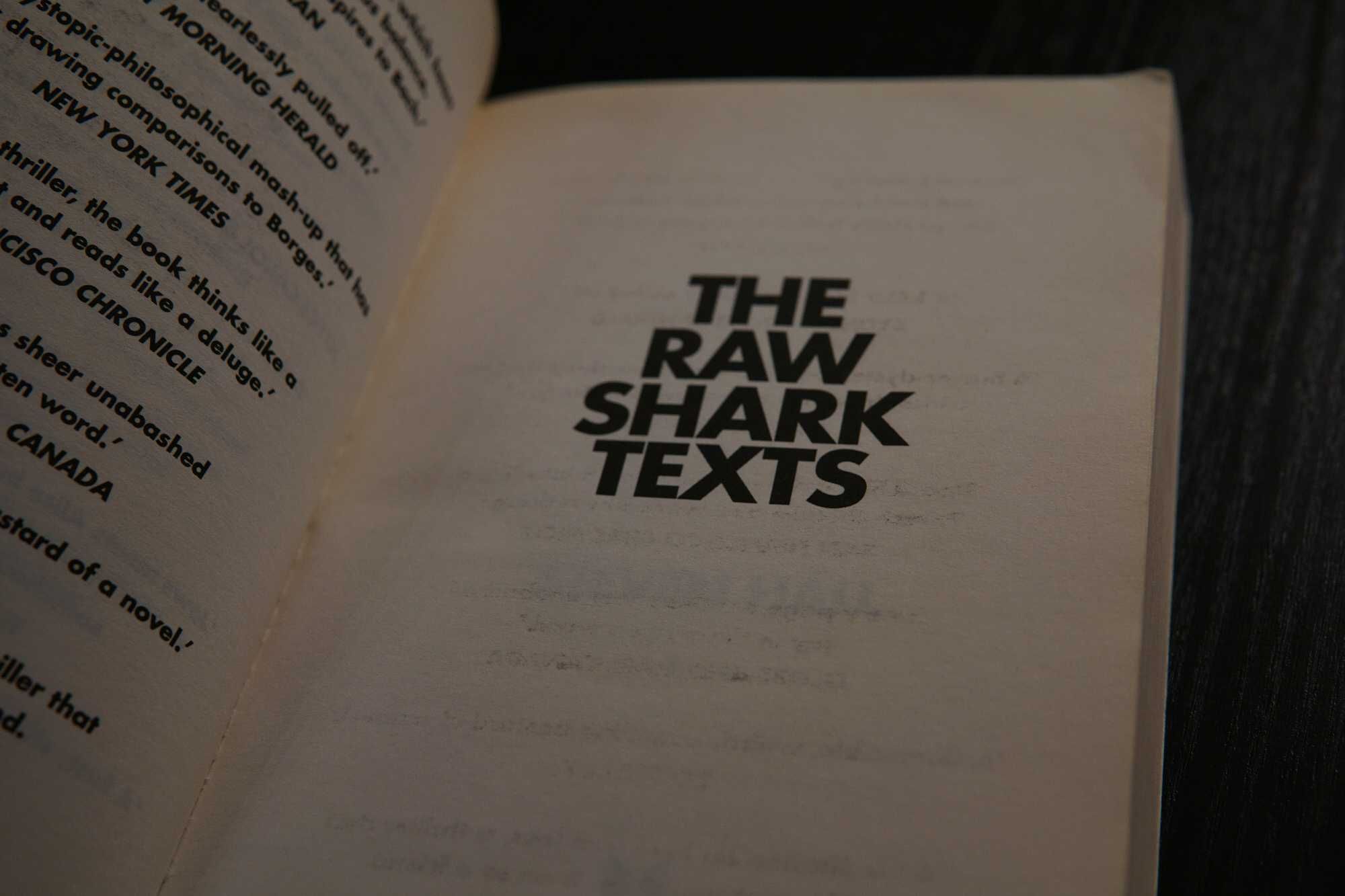 Memória de Tubarão / The Raw Shark Texts