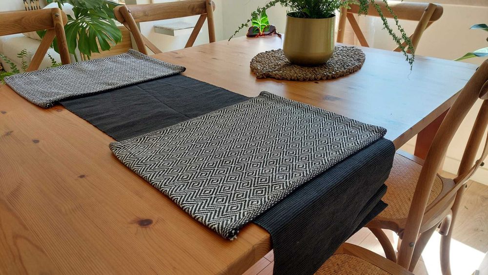 Individuais de mesa preto e branco