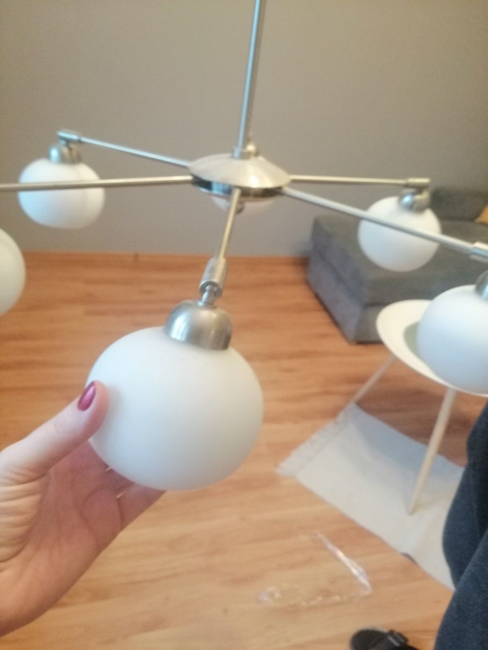 Lampa do salonu klosz kule białe klosz szklany