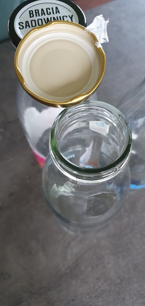 Butelki szklane na soki z zakrętkami o pojemności 750ml