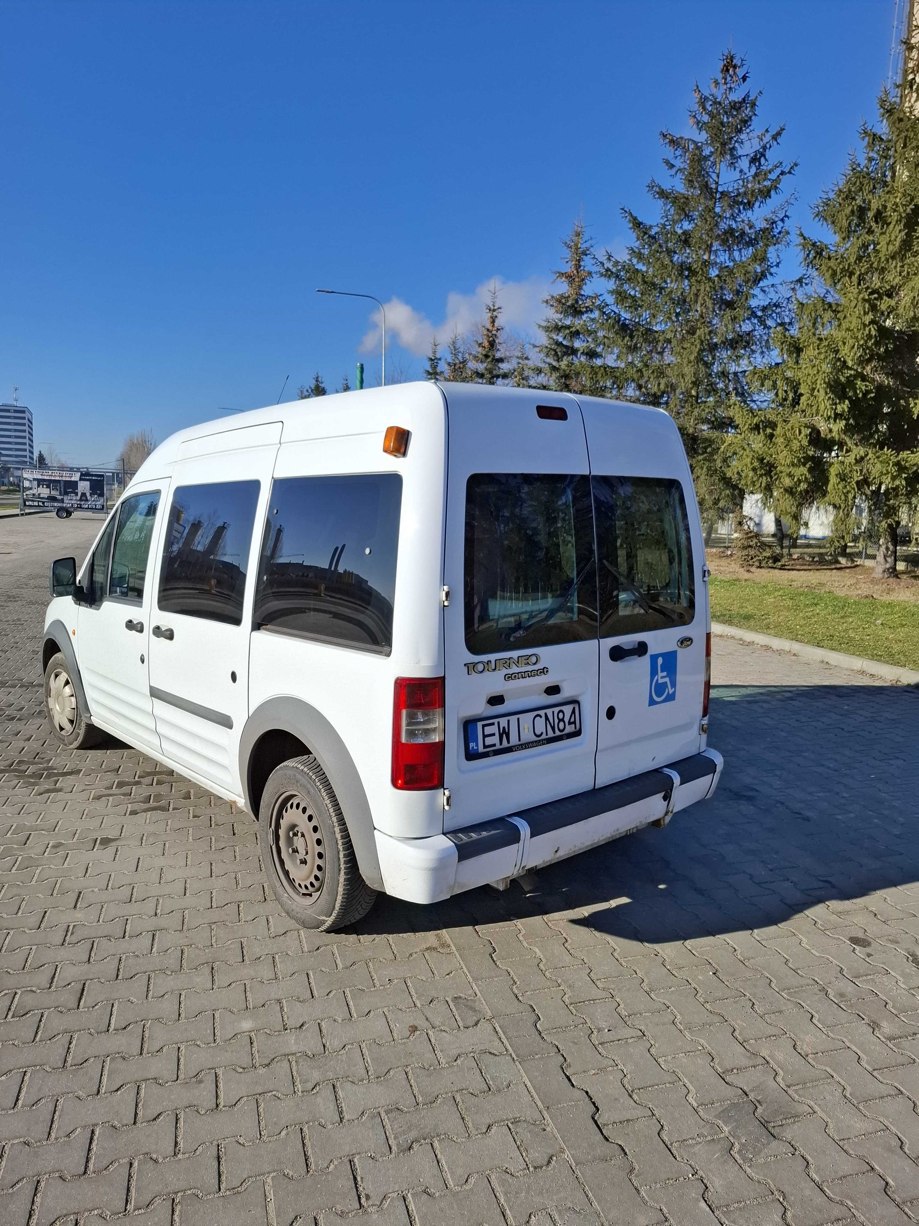 Ford Tourneo Connect przystosowany do przewozu osoby niepełnosprawnej