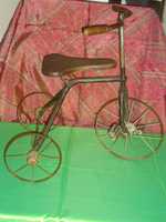 Triciclo Antigo de Criança