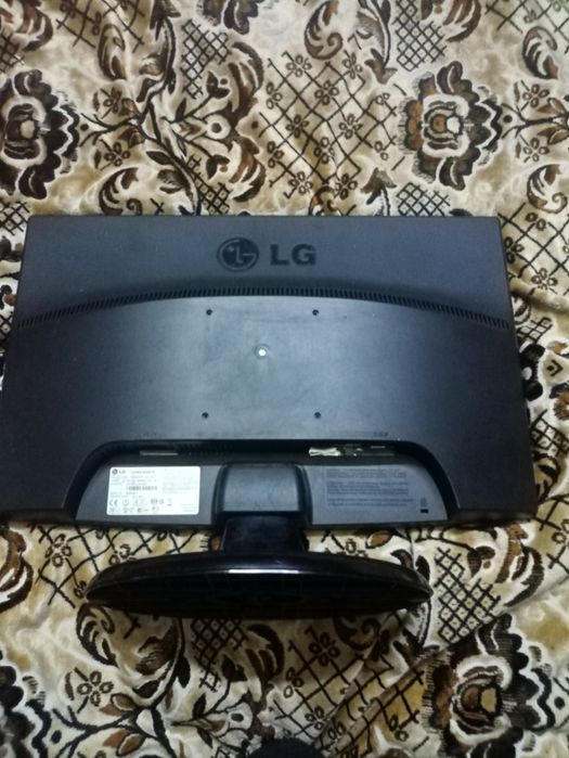 Монитор LG W2243S-PF