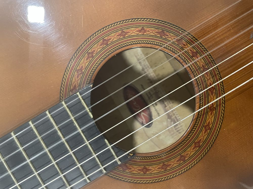 Guitarra com pouco uso