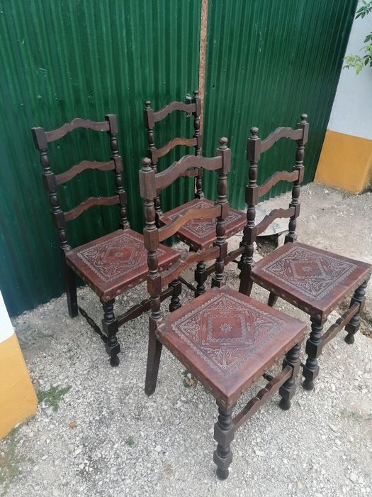 4 cadeiras de Madeira e pele