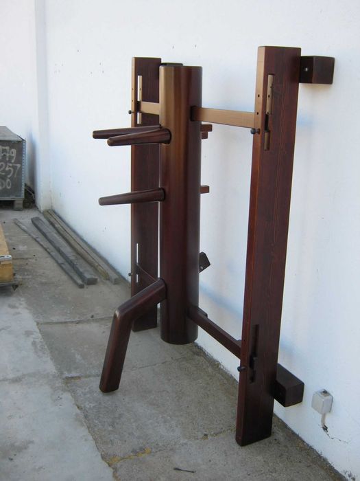 boneco de madeira artes marcias