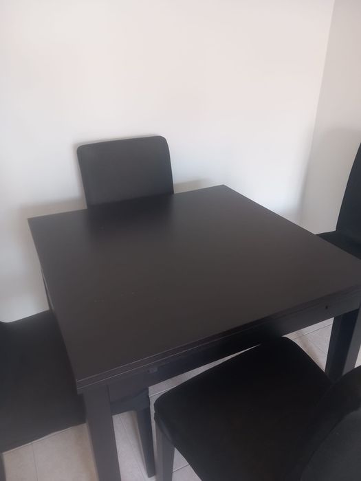 Mesa de refeições + 4 cadeiras