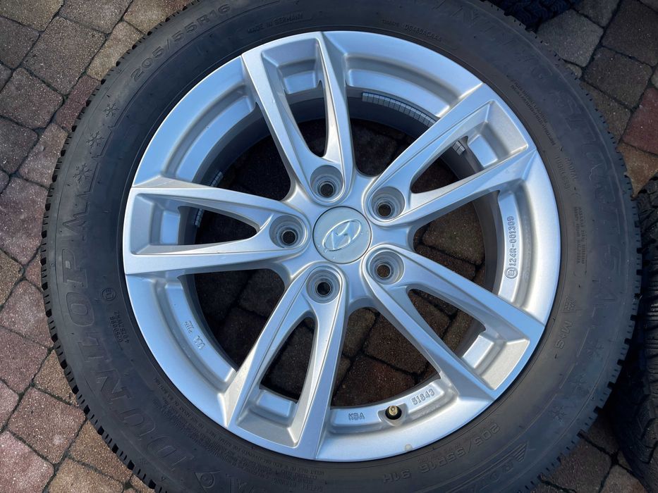 3998. Koła zimowe Hyundai i30 Kia Ceed 5x114.3 205/55/16 Dunlop 2021r