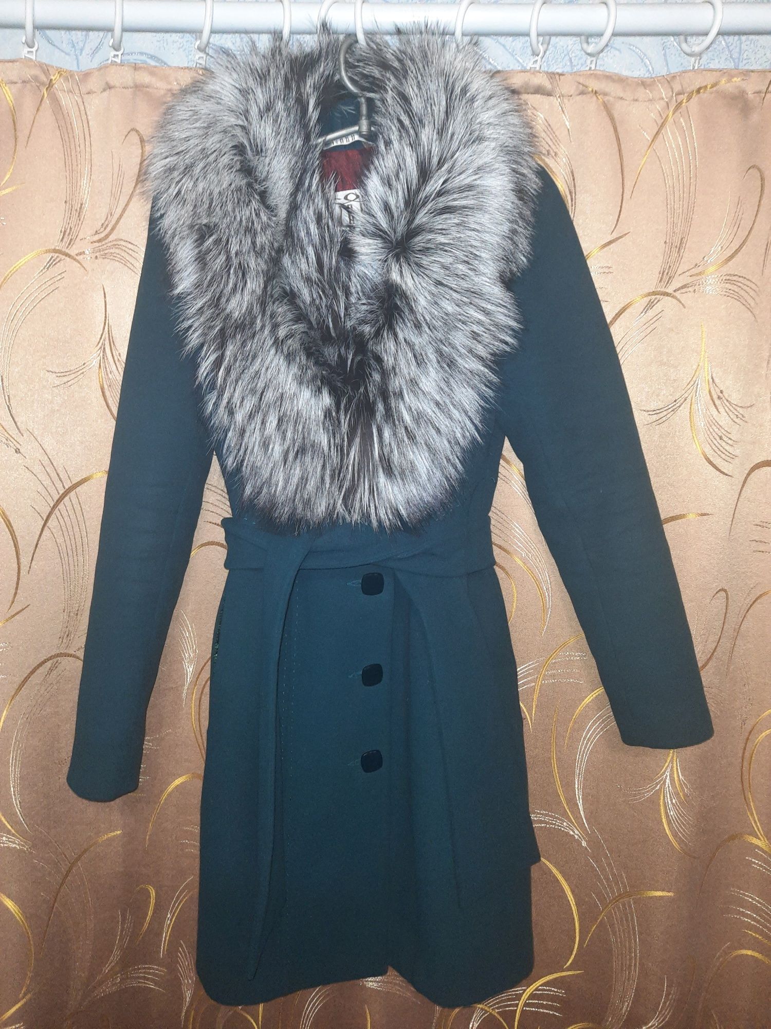 Продам зимнее пальто