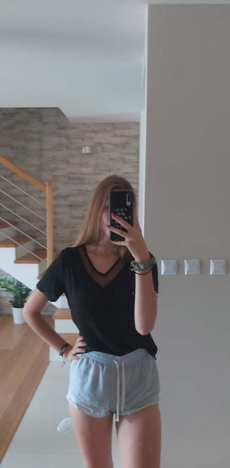 Elegancka bluzka z wstawką